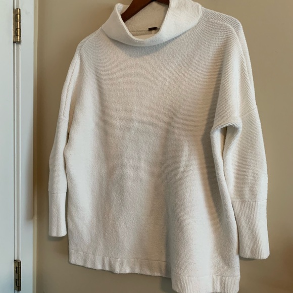Free People white sweater. - Picture 1 of 2